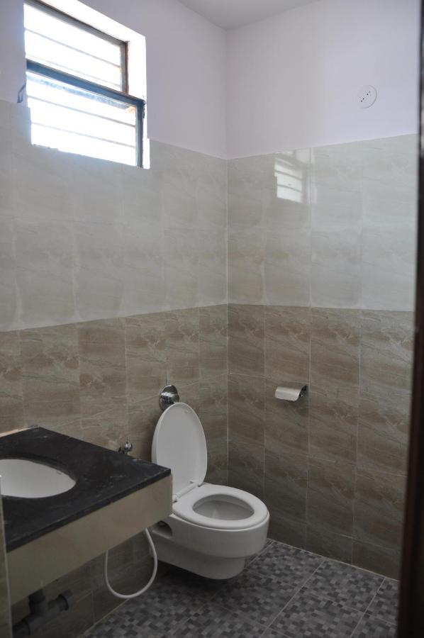 C M Hotel Dharmapuri Zewnętrze zdjęcie