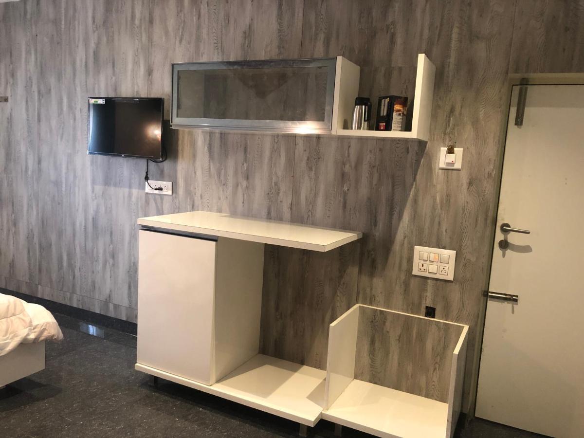 C M Hotel Dharmapuri Zewnętrze zdjęcie