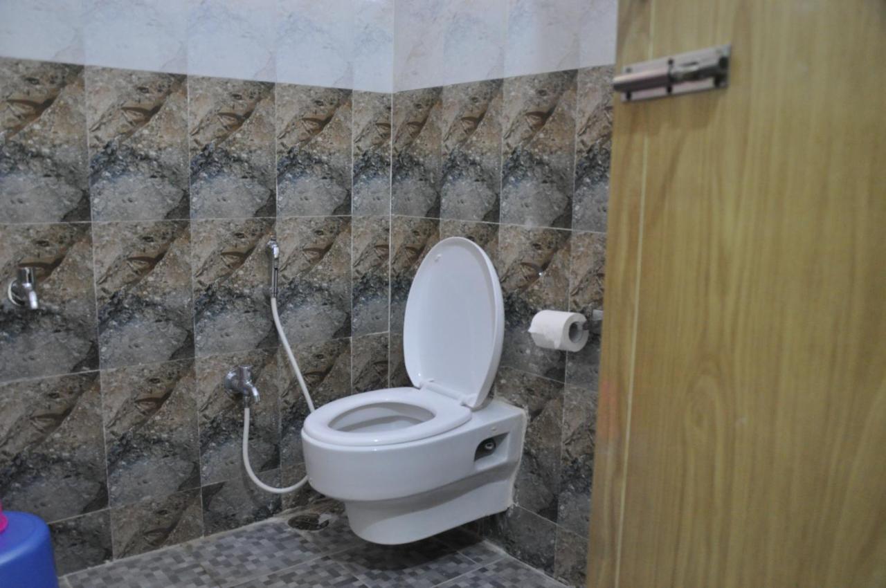 C M Hotel Dharmapuri Zewnętrze zdjęcie