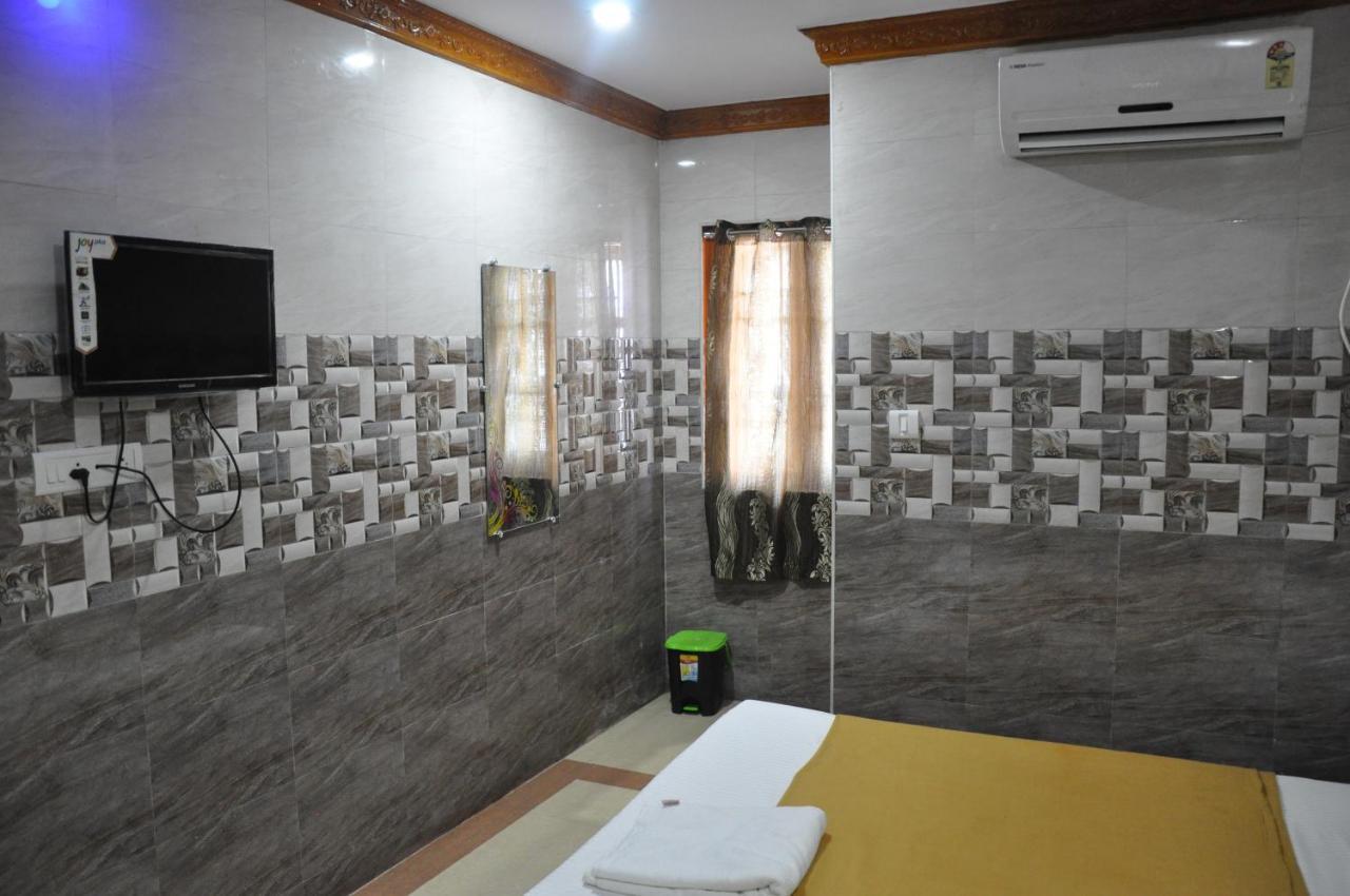 C M Hotel Dharmapuri Zewnętrze zdjęcie