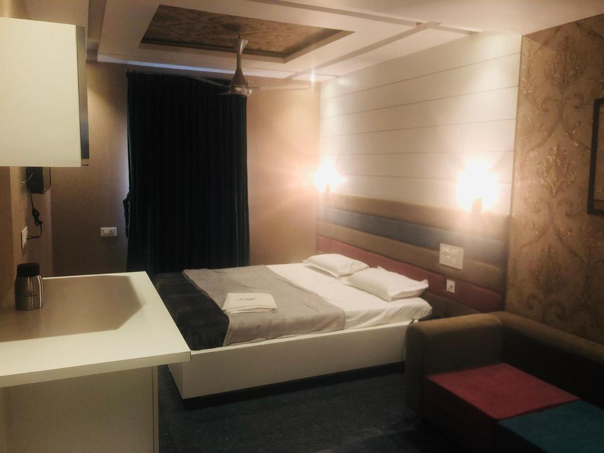 C M Hotel Dharmapuri Zewnętrze zdjęcie