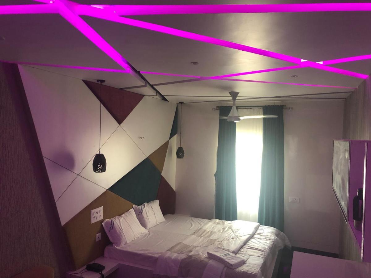 C M Hotel Dharmapuri Zewnętrze zdjęcie