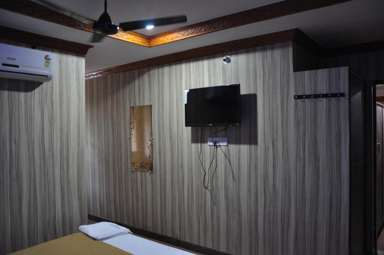 C M Hotel Dharmapuri Zewnętrze zdjęcie